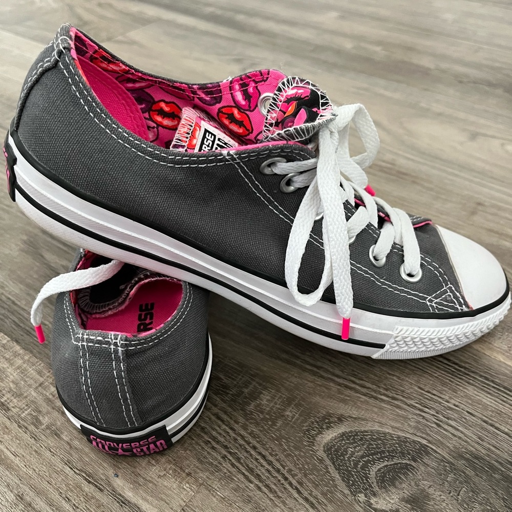 Women’s Converse Chuck Taylor shoes - size 8.